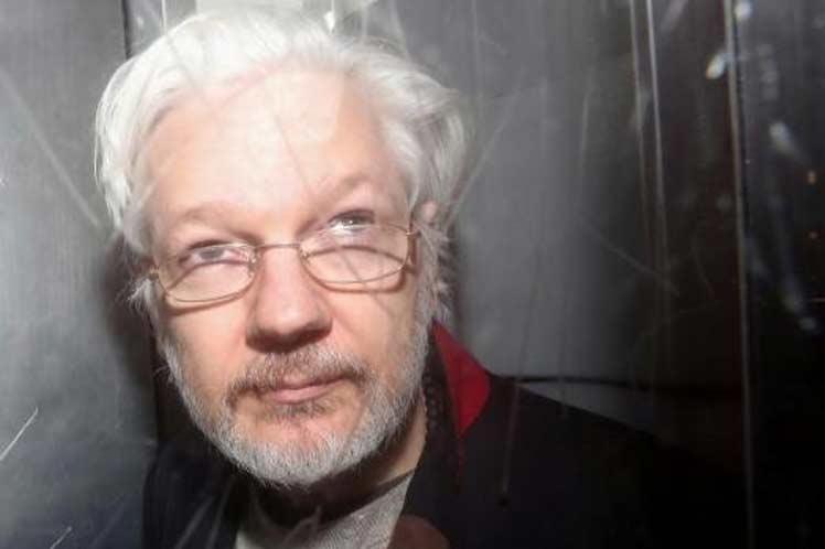 Cómo Julian Assange evitó la extradición